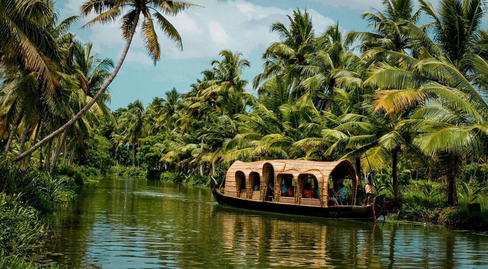 Which is better for your Kerala Trip- Thrillophilia, SOTC, or Kesari Tours?