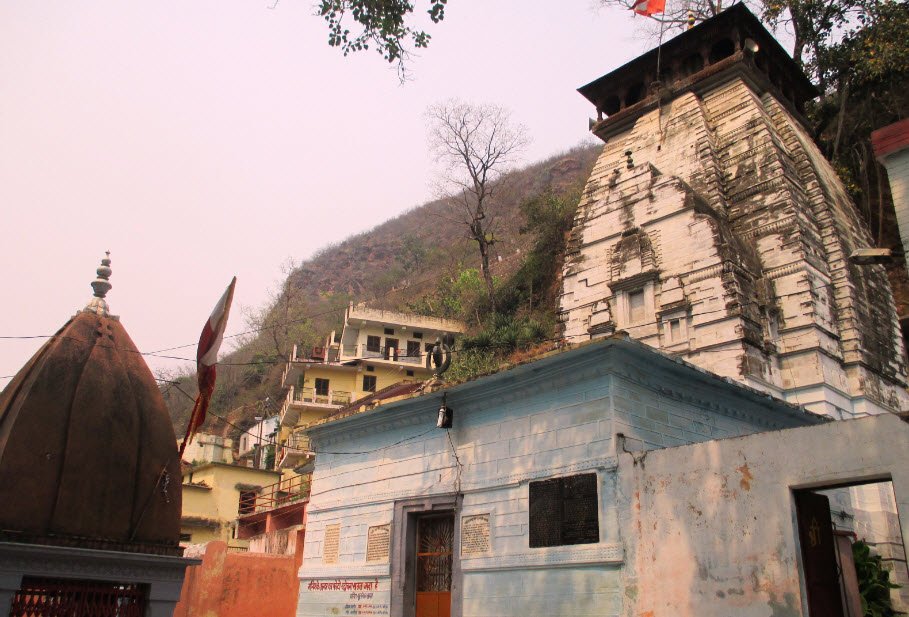 Vashishtha Guha Temple, Tehri Garhwal, Uttarakhand - Vushii.com