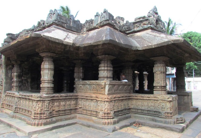 Trikuteshwar Temple, Gadag, Karnataka - Vushii.com Trikuteshwar Temple, Gadag, Karnataka - Vushii.com