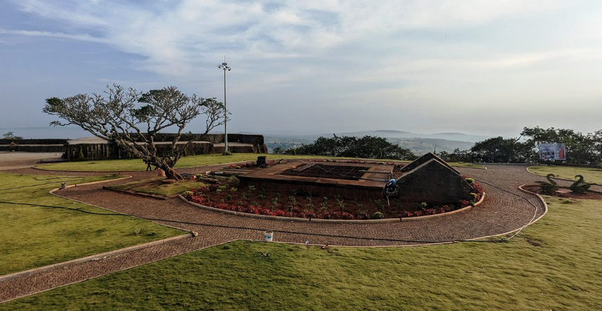 Rajhansagad Yellur Fort, Belagavi (Belgaum), Karnataka - Vushii.com