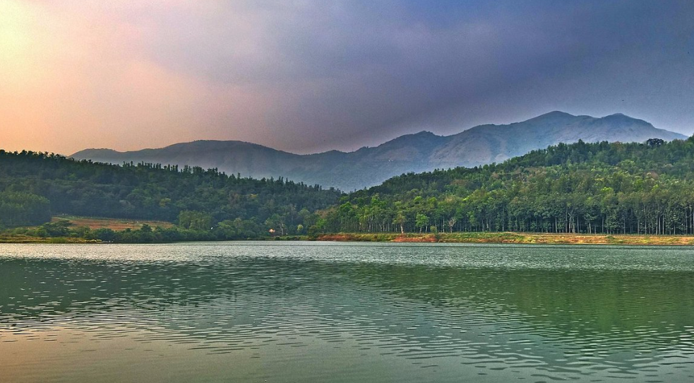 Hirekolale Lake, Chikkamagaluru (Chikmagalur), Karnataka - Vushii.com Hirekolale Lake, Chikkamagaluru (Chikmagalur), Karnataka - Vushii.com