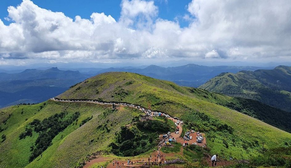 Mullayanagiri, Chikkamagaluru (Chikmagalur), Karnataka - Vushii.com Mullayanagiri, Chikkamagaluru (Chikmagalur), Karnataka - Vushii.com