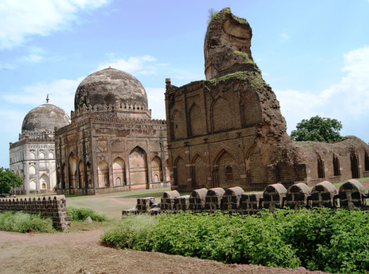 Bahmani Tombs, Bidar, Karnataka - Vushii.com Bahmani Tombs, Bidar, Karnataka - Vushii.com