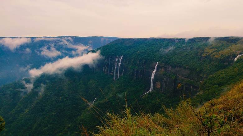 Nohsngithiang Falls